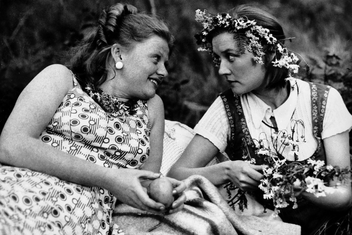 Ирина Муравьева и Вера Алентова в сцене из фильма "Москва слезам не верит", 1979 год ©РИА Новости  📷