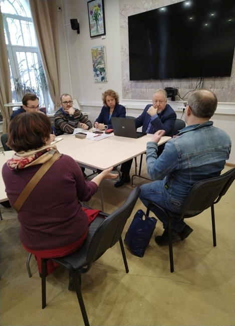 На фото: Очередной ежемесячный прием граждан. Например, в феврале 2025 года на такой прием пришло более 30 человек. На протяжении 5 часов вместе с помощниками консультировал граждан и принимал наказы и обращения.