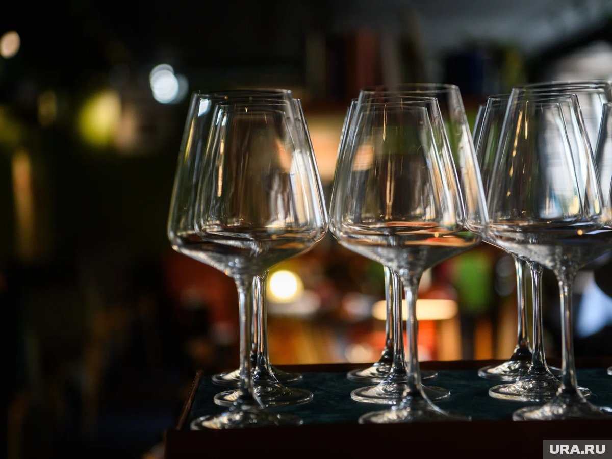     В Челябинске в ресторане пострадала девушка, случайно попавшая под руку драчунам