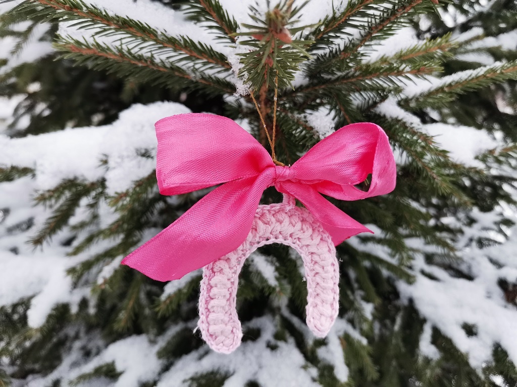 Можно подарить кому-то, а можно и для себя связать - нам счастье тоже не помешает