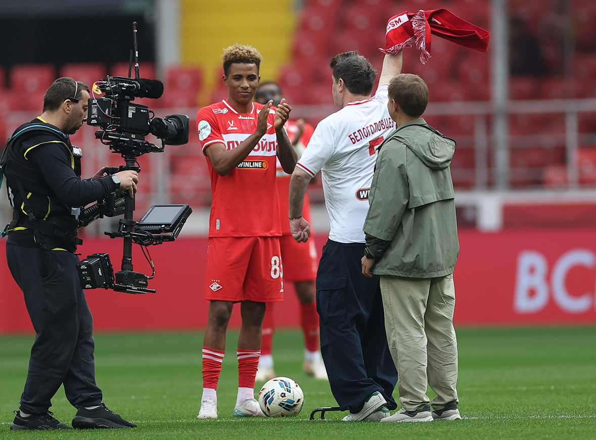    Жедсон Фернандеш и Сергей Белоголовцев.Александр Федоров