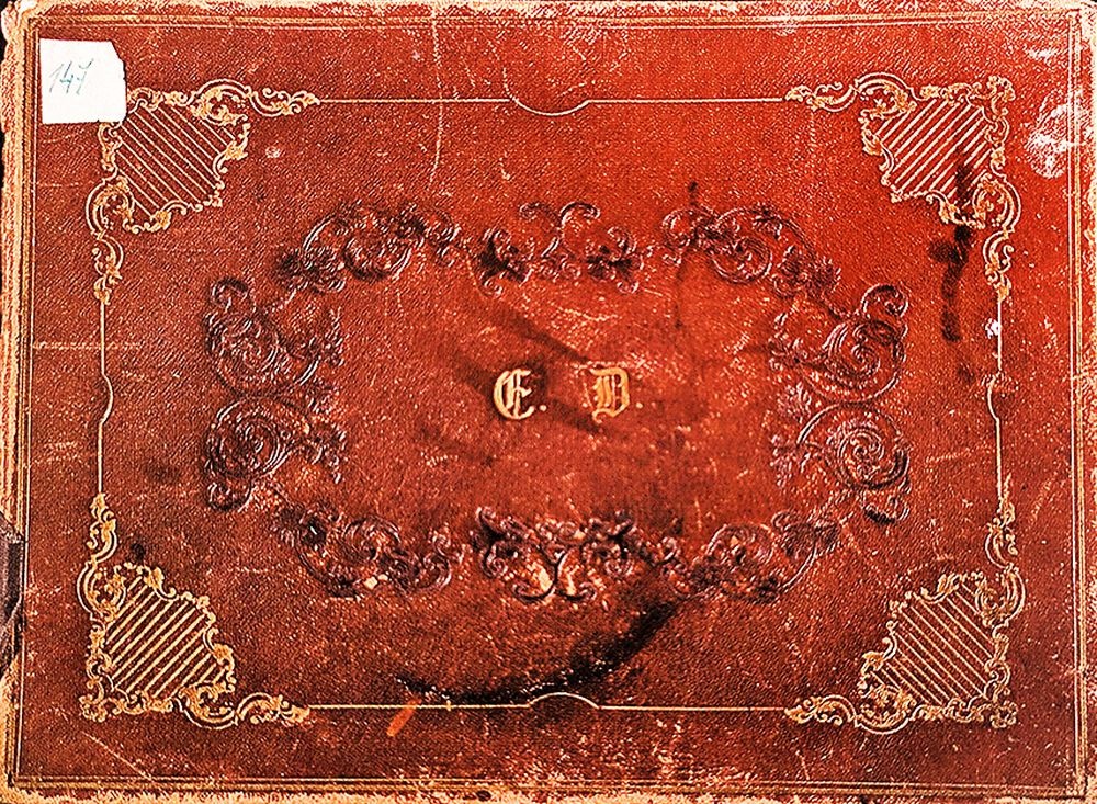    Обложка альбома семьи В.Л. Давыдова.