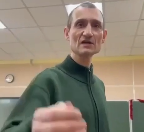 Конфликт в московской школе: ученик угрожал учителю увольнением