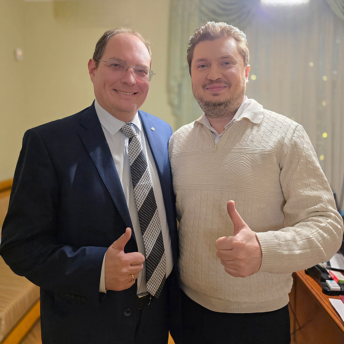 Исполняющий обязанности ректора Академии хорового искусства имени В. С. Попова, профессор, Заслуженный деятель искусств РФ, Заслуженный артист Республики Абхазия Александр Соловьёв и Илья Ушуллу