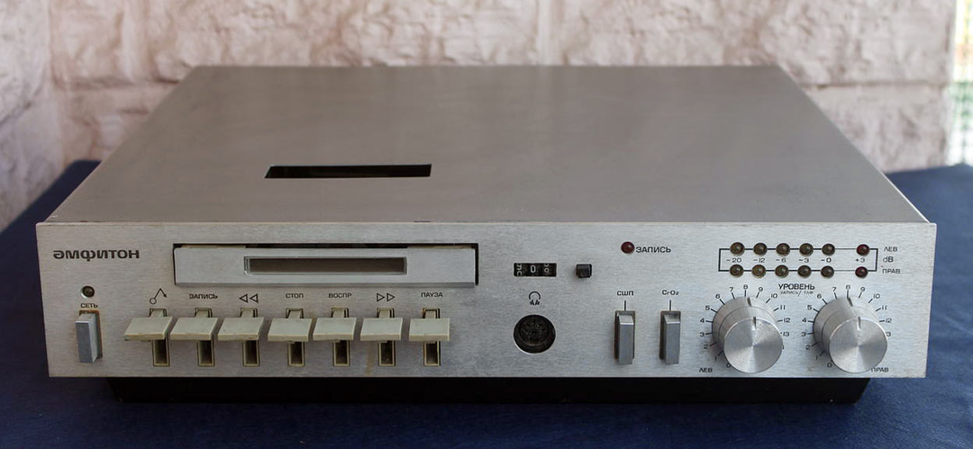 Редкий горизонтальный кассетник из СССР — «Амфитон-201 стерео»
