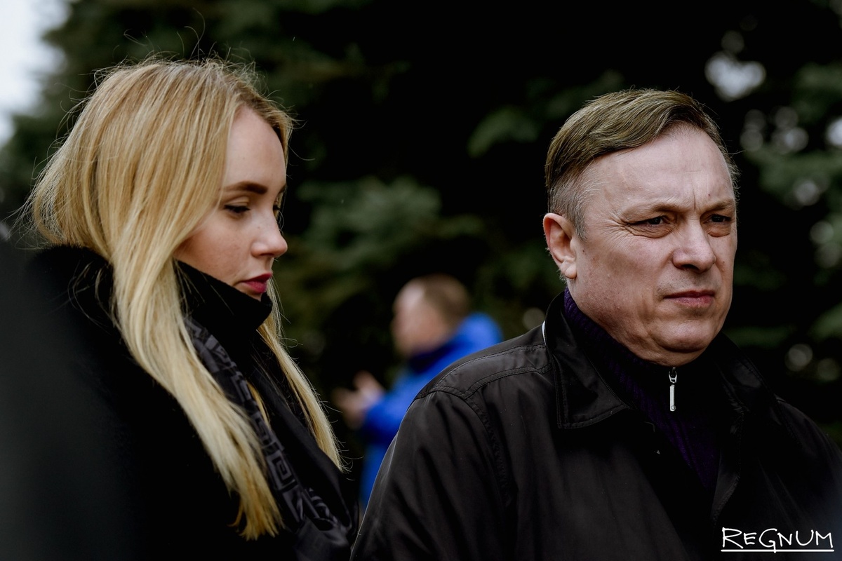    Андрей Разин на церемонии прощания с Юлией Началовой / Источник: Дарья Антонова © ИА REGNUM