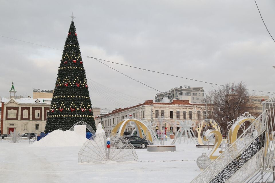    Елка на площади Свободы в Барнауле. Источник: Олег Укладов