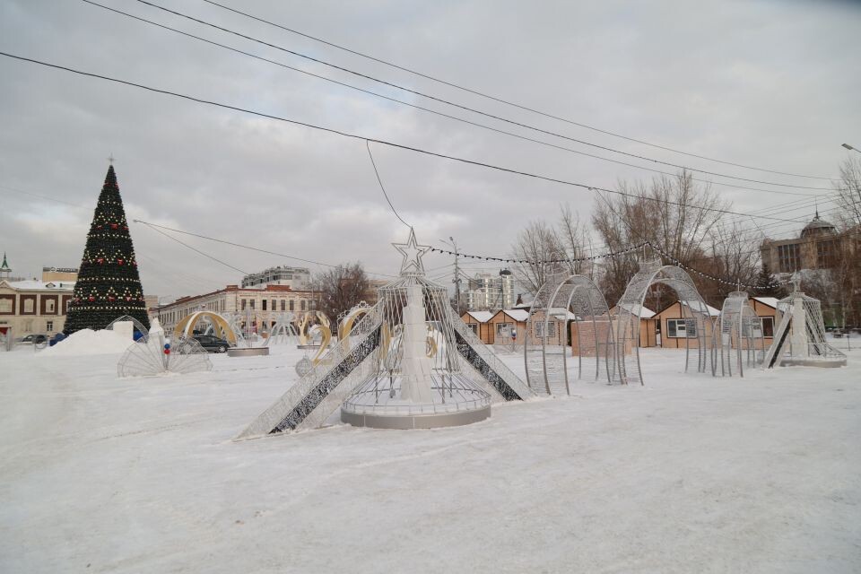    Елка на площади Свободы в Барнауле. Источник: Олег Укладов