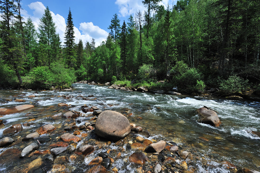 2. Река Хугдер на которой стоял прииск Комсомольский