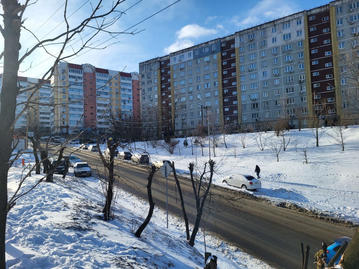 Тротуары во Владивостоке обработали незаметным реагентом.  Фото: Фото: ФедералПресс / Анна Миронова