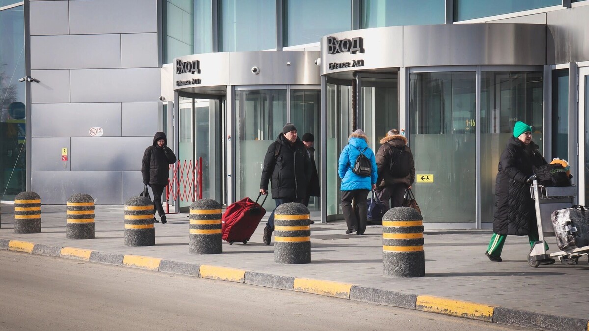 В праздничный сезон киберпреступники особенно активны: переполненные аэропорты создают для них идеальные условия. Фото: 1MI