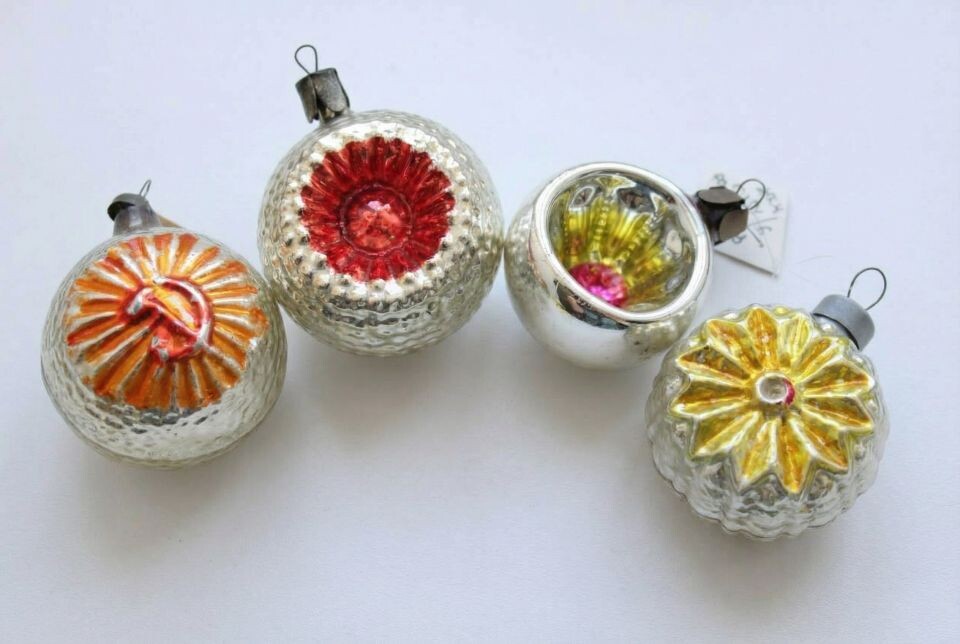    Новогодние игрушки . Источник: goskatalog.ru, архив АГКМ