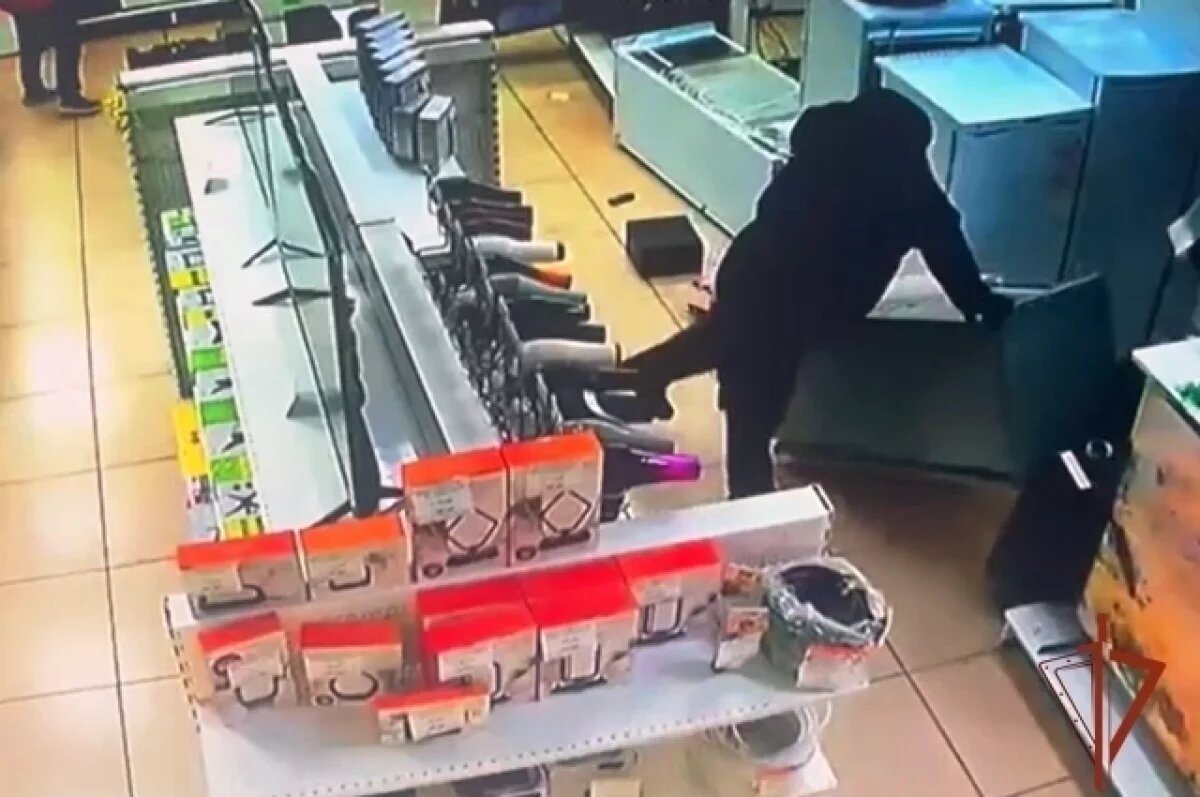    На Алтае мужчина взбесился в магазине и повредил 12 дорогих телевизоров