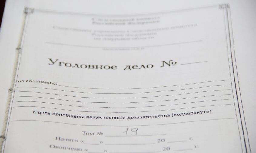 Мужчина на глазах у амурчанки-инвалида проник в ее комнату и украл телефон