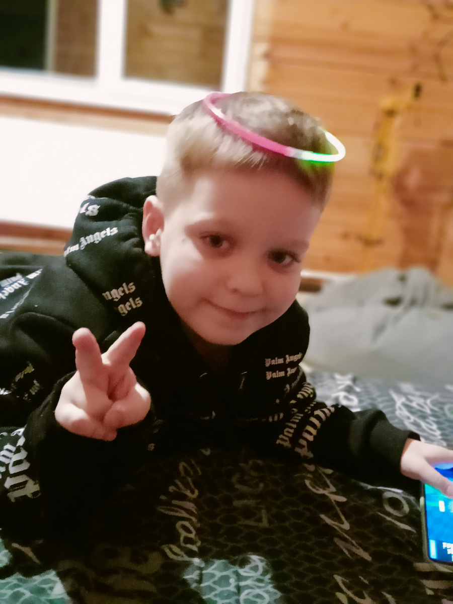 Младший, вчера ангелочка изображал😅