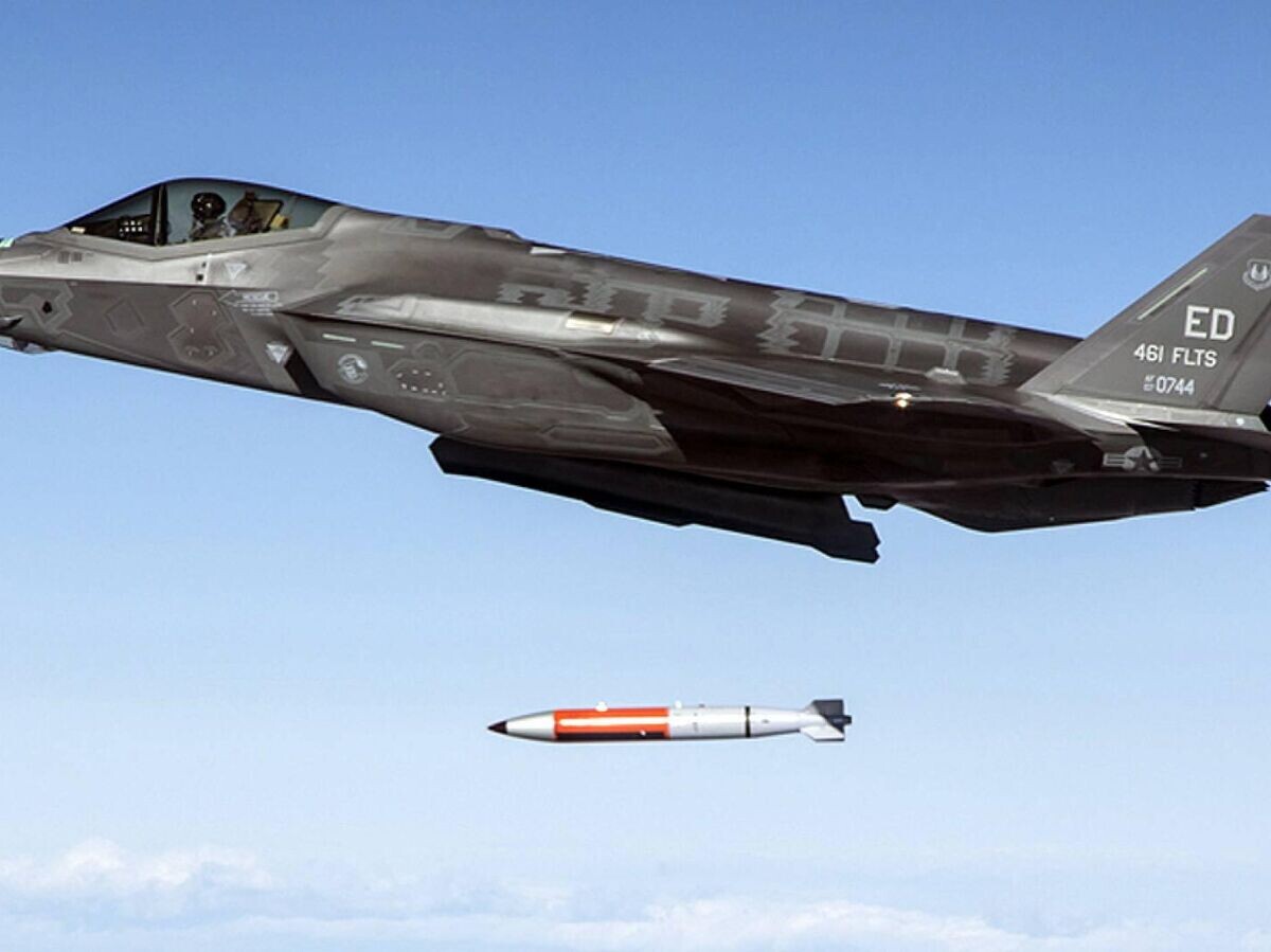    F-35 сбрасывает инертную бомбу B61-12 | © Фото : Los Alamos National Laboratory