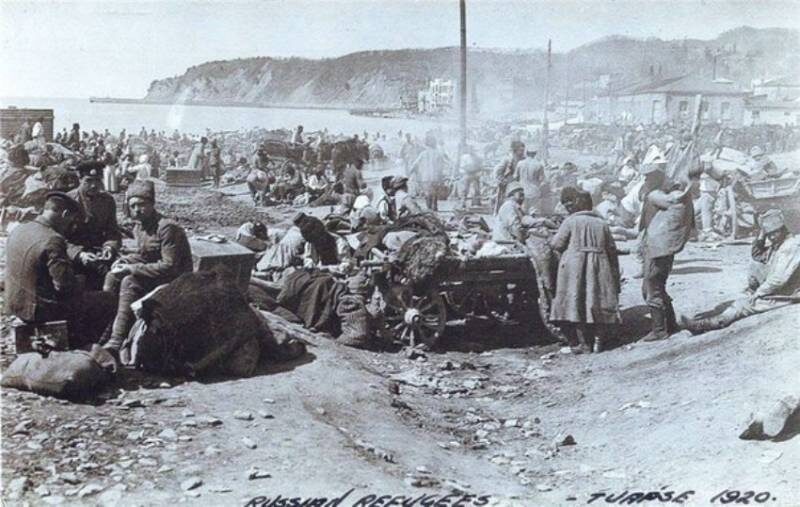 Отступающие белые в Туапсе. 