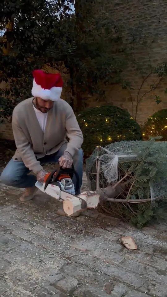    Источник: Социальные сети.com | Рождество Бекхэмов (без Бруклина)