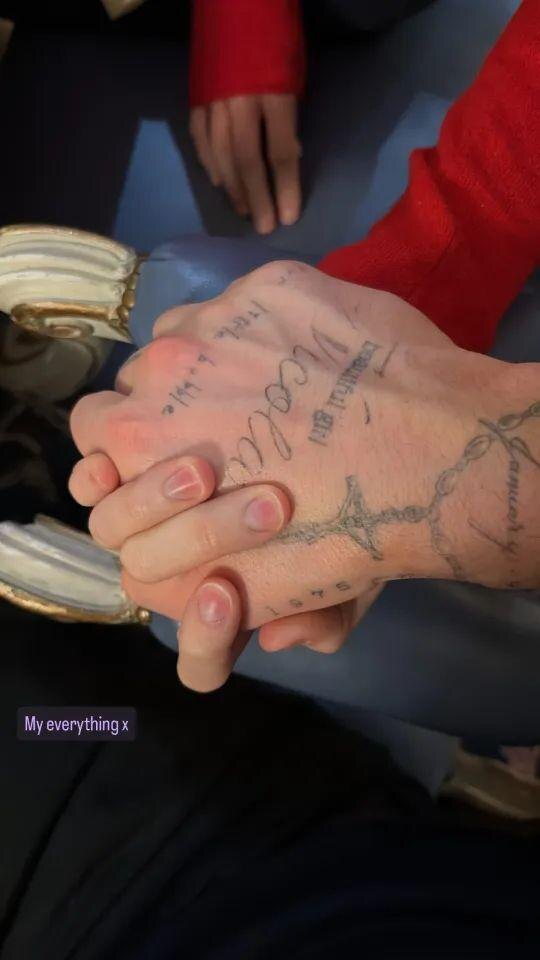    Источник: Социальные сети.com | Бруклин Бекхэм