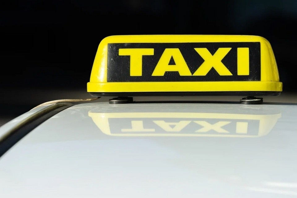    Цены на такси в Новосибирске взлетели 26 декабря. Олег ЗОЛОТО