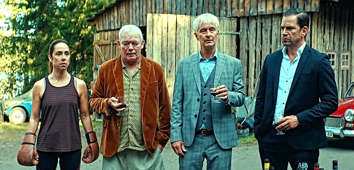 - Михалыч, ты из какого клуба девчонок к нам на вечеринку привёз? 