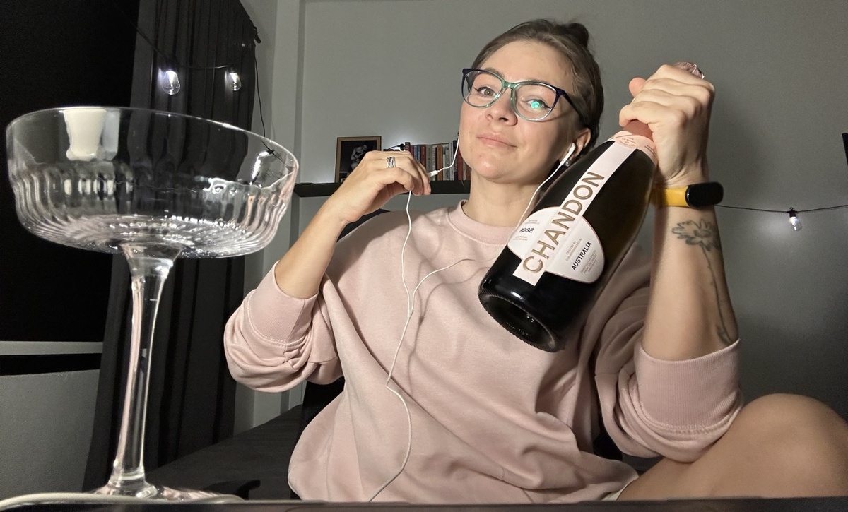 Это не пропаганда алкоголизма! Чрезмерное употребление алкоголя, РАЗУМЕЕТСЯ, вредит вашему здоровью))