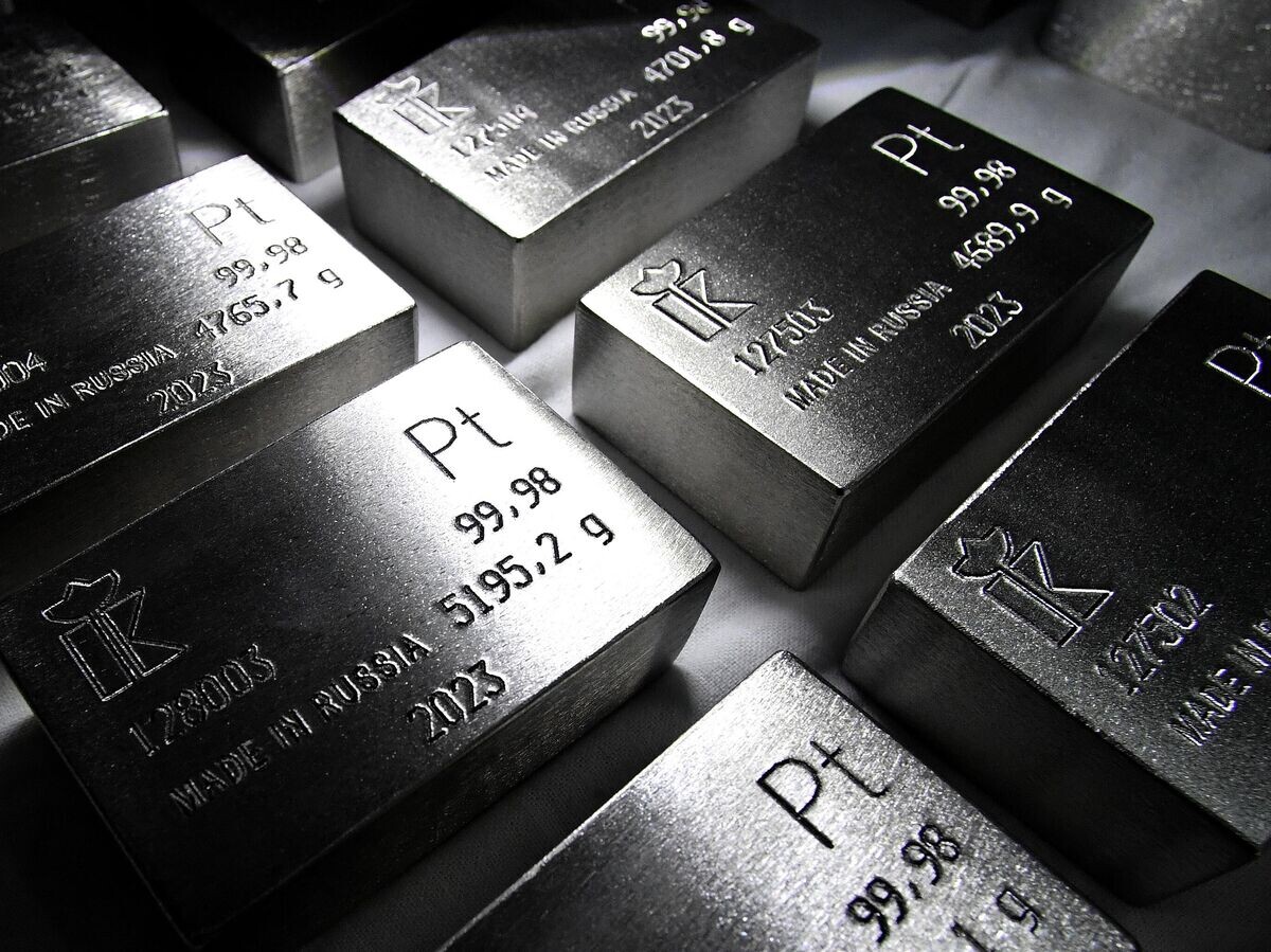    Готовые маркированные слитки платины высшей пробы 99,98% чистоты на заводе цветных металлов имени В. Н. Гулидова "Красцветмет" в Красноярске | © РИА Новости / Илья Наймушин