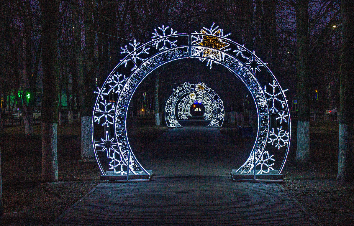 ОНО, КОНЕЧНО, КРАСИВО... НО СКОРО НОВЫЙ ГОД, А СНЕГА...