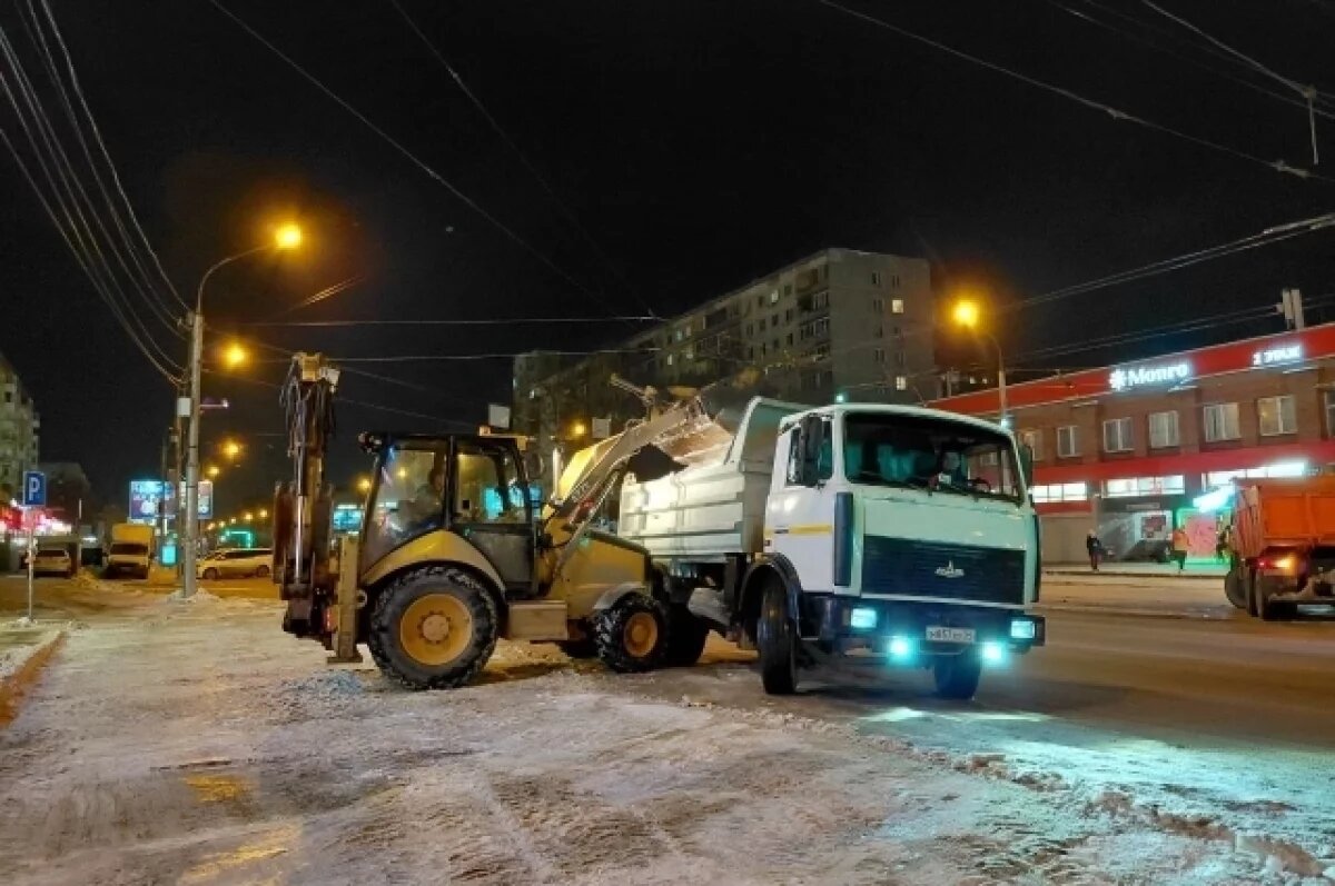    В Новосибирске продолжается уборка снега