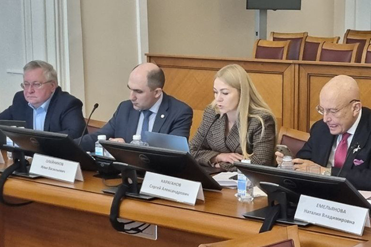    Юрий Крупнов, выступая на сессии Тобольских чтений, подчеркнул, что необходимость укрепления отношений с Центральной Азией обусловлена не только географической близостью, но и схожим менталитетом.   
Фото: «БИЗНЕС Online»