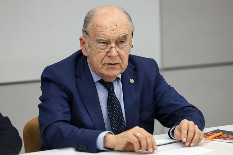    Шамиль Агеев: « В целом настроения по итогам этого года оптимистические. Почему? Потому что я знаю, что резервы есть»