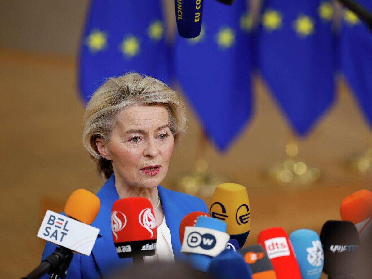     Глава Еврокомиссии Урсула фон дер Ляйен во время саммита ЕС в Брюсселе | © AP Photo / Geert Vanden Wijngaert