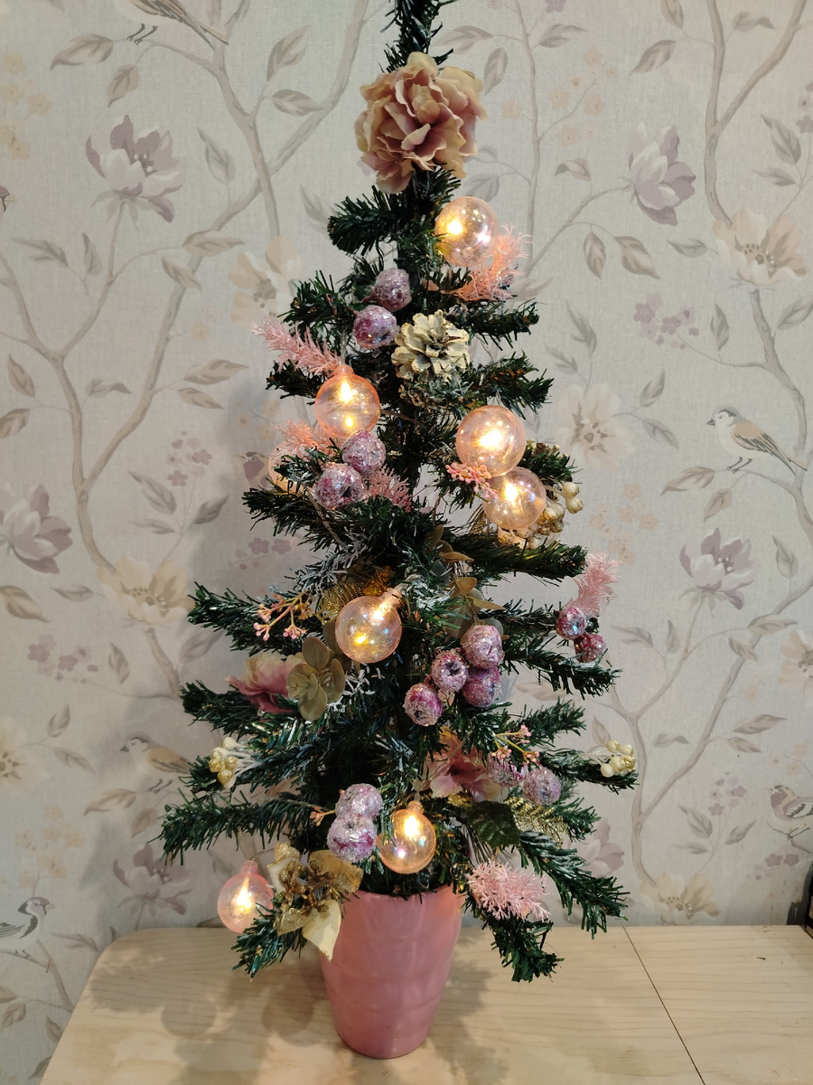 Вот она - моя елочка  из остатков. 