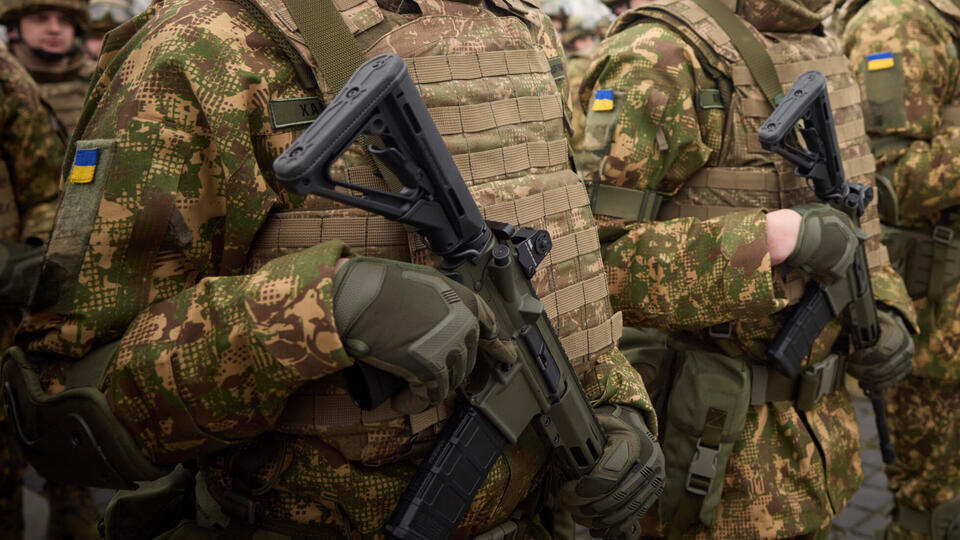     Сотрудники ТЦК с автоматами грабят дома в Херсоне www.globallookpress.com/Presidential Office of Ukraine