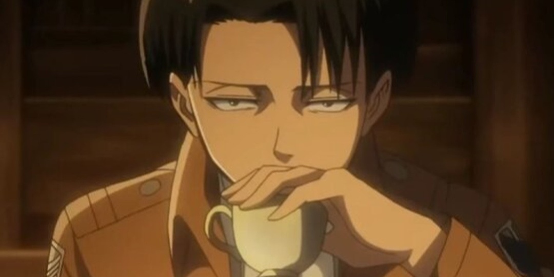 Почему Леви из «Атаки титанов» не держит чашку за ручку и пьет чай без сахара