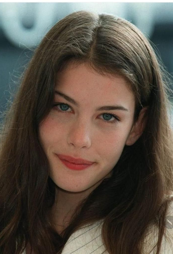 Лив Тайлер: знаменитая американкая актриса. Фото из Яндекс картинки