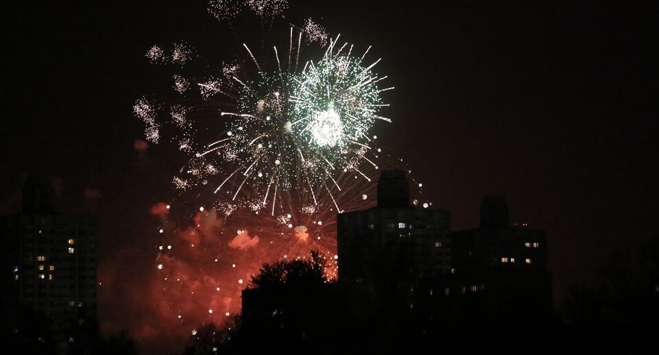    Праздничный салют на День Победы в Москве / Медиасток.рф