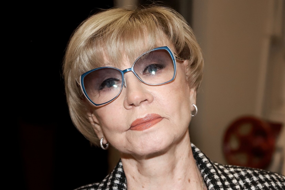     «Не надо было ходить на панихиду»: Ярмольник, Аронова, Немоляева и другие звезды о скоропостижной смерти Алентовой