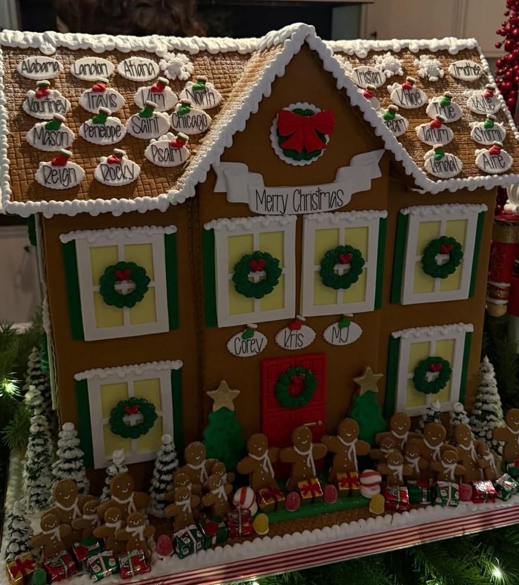 Пряничный домик Кардашьян-ДженнерИсточник: соцсети Атианы де ла Хойи