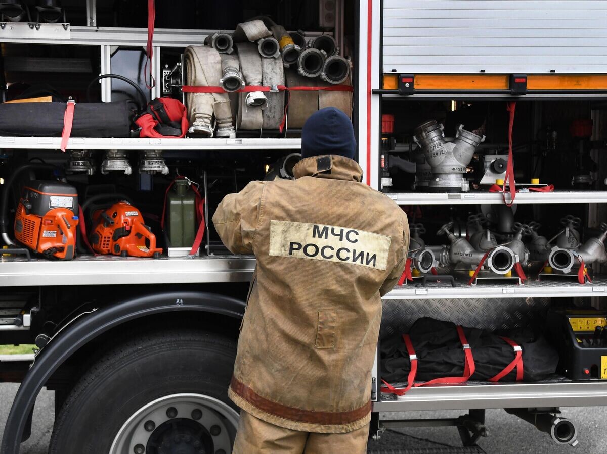    Сотрудник МЧС России | © РИА Новости / Виталий Аньков