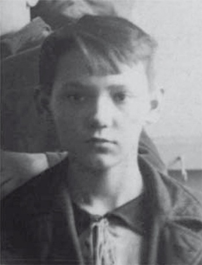 Юра Рябинкин (Это фото увеличено из школьной фотографии ниже)