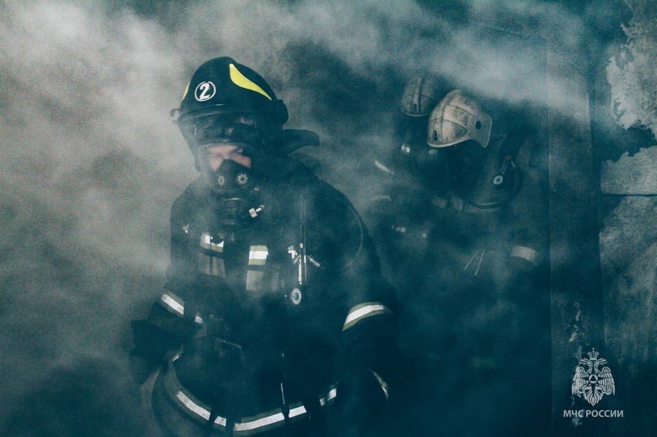    Ситуация на контроле огнеборцев. Фото: МЧС Севастополя