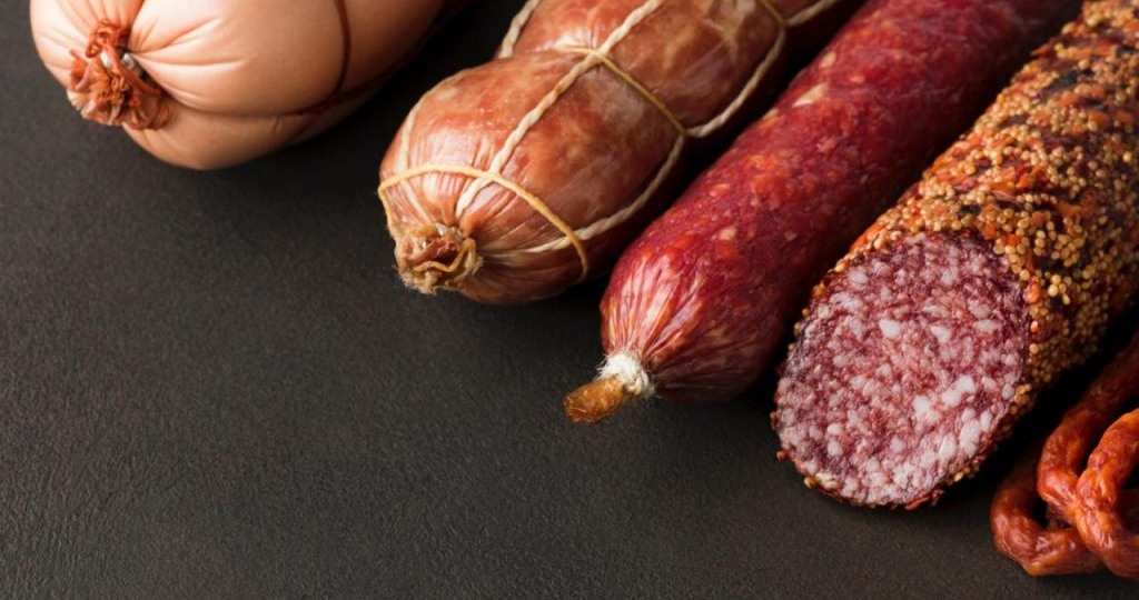 Знакомый работник колбасного завода рассказал, почему никогда не ест колбасу: вам лучше этого никогда не знать