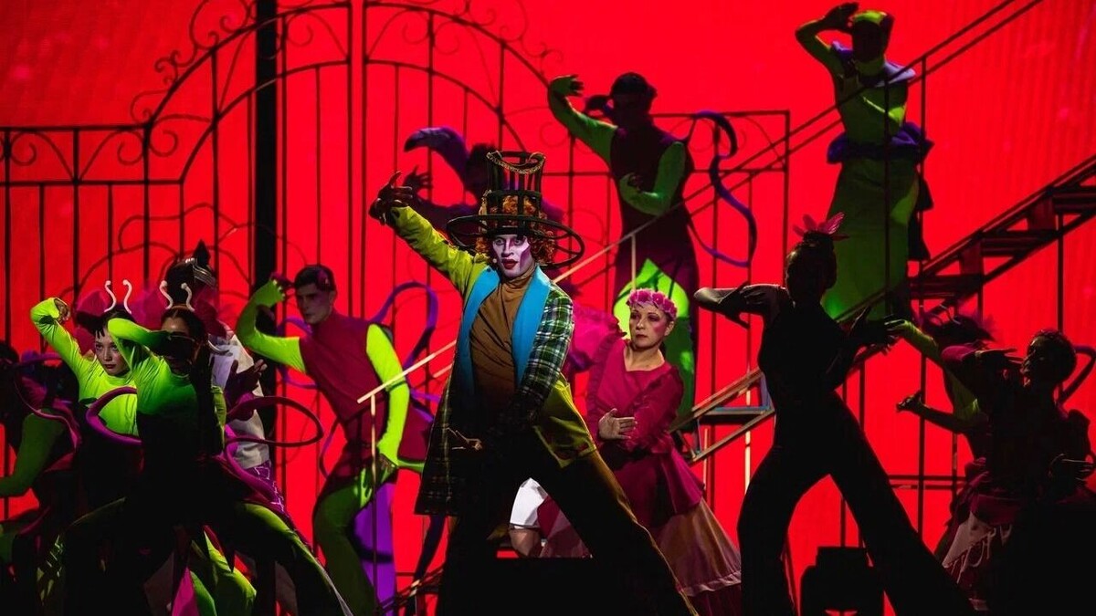    сцена из спектакля   Пресс-служба Хабаровского музыкального театра