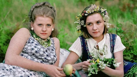 Меньшов изначально не планировал брать Алентову в «Москву слезам не верит» и рассматривал другую актрису