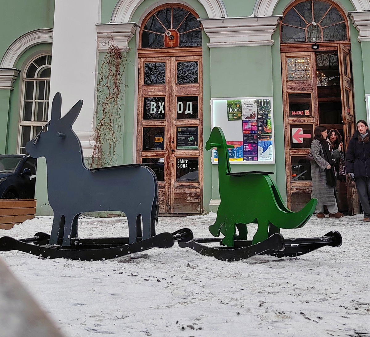 У входа в Анненкирхе 