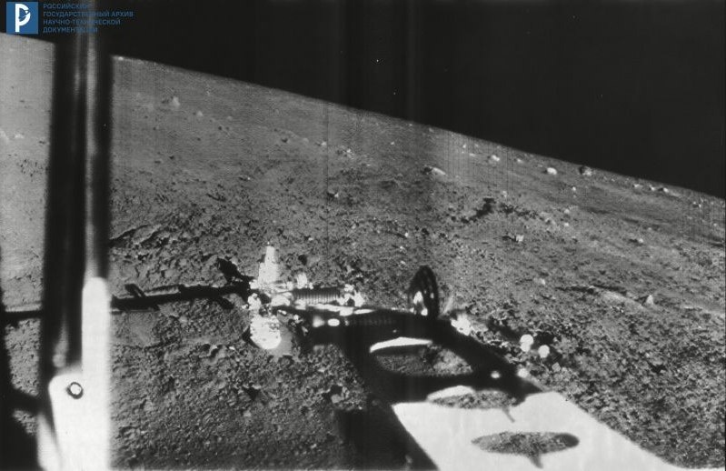 Снимок лунной поверхности, полученный с АЛС «Луна-13». Фрагмент фотопанорамы № 2. 26 декабря 1966 г. РГАНТД. Арх. № 6-83В