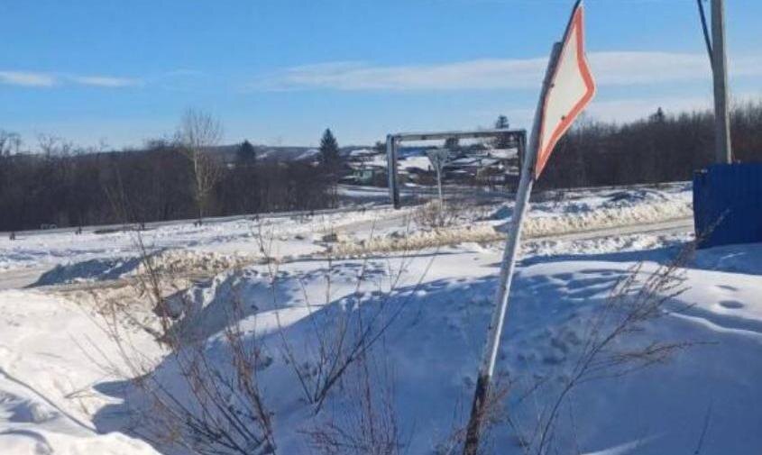 Нет светофоров, знаки повреждены: в Пояркове по решению суда должны обновить дорожную инфраструктуру