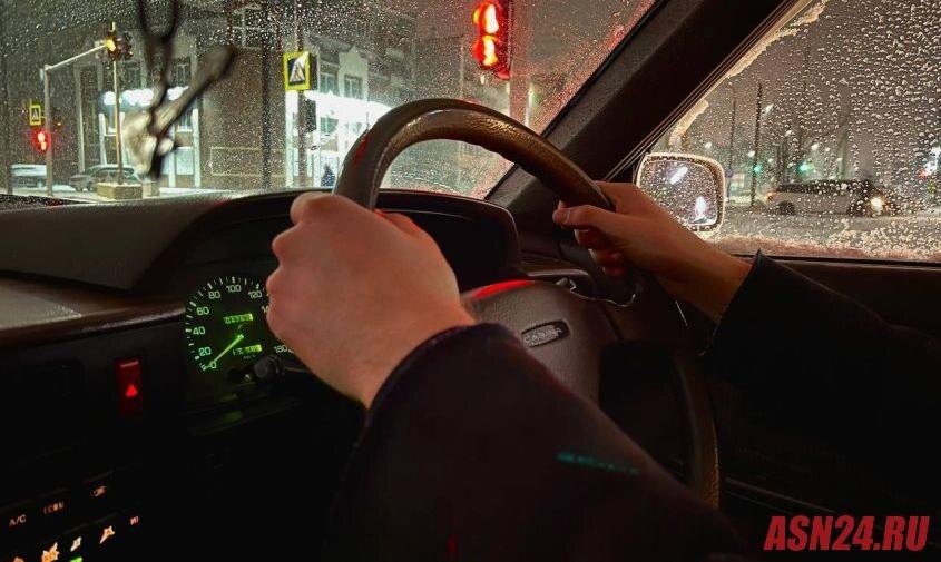 Житель Райчихинска в качестве компенсации передал сбитому пешеходу машину своего знакомого