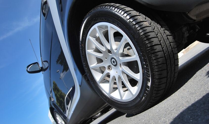 С 2026 года в России экологический сбор на шины будут считать по-новому